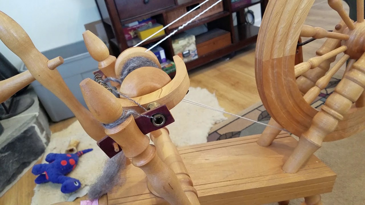 Comparison of Lendrum castle-style double treadle spinning wheel & Saxony-style double drive wheel