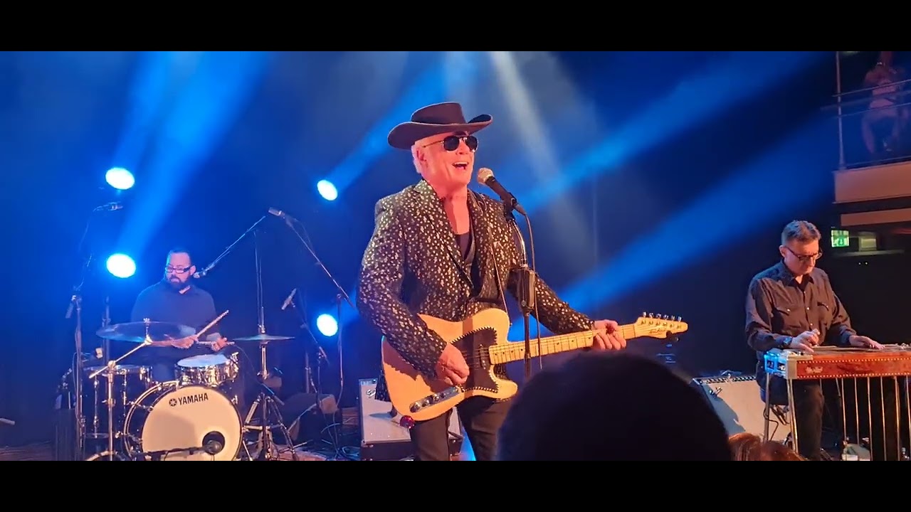 Dale Watson Ship Me Back To Texas & Ring Of Fire Live in Utrecht