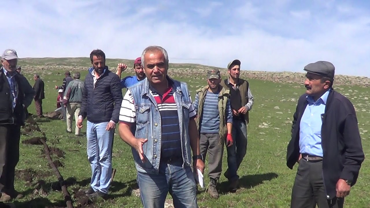 KARS MERKEZ EŞMEYAZI KÖYÜ MUHTARI MEMET GÜNEŞSU ÖZEL İDARE BİR SU BORUSUNU KÖYÜMÜZE VERMEDİ