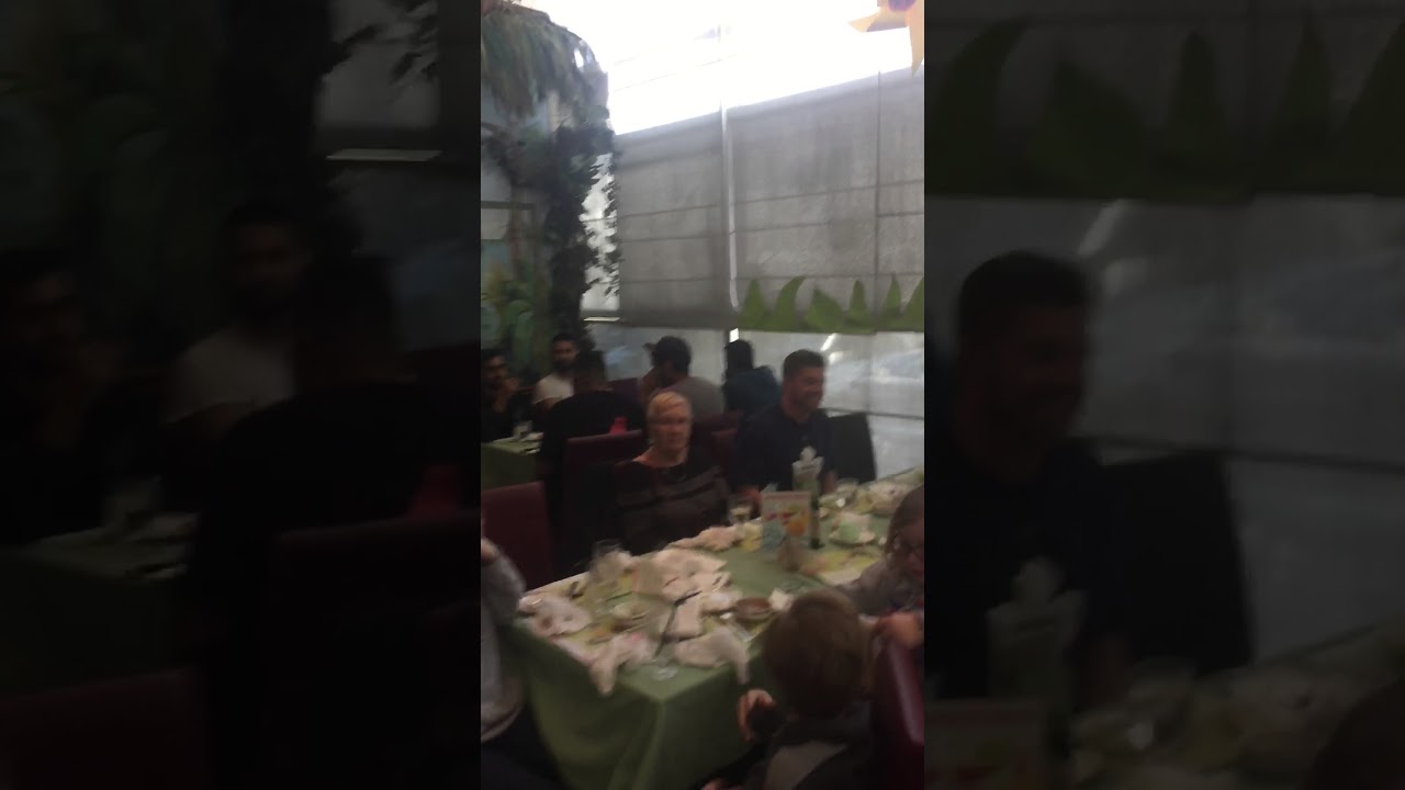 Go Leafs Go chant in restaurant
