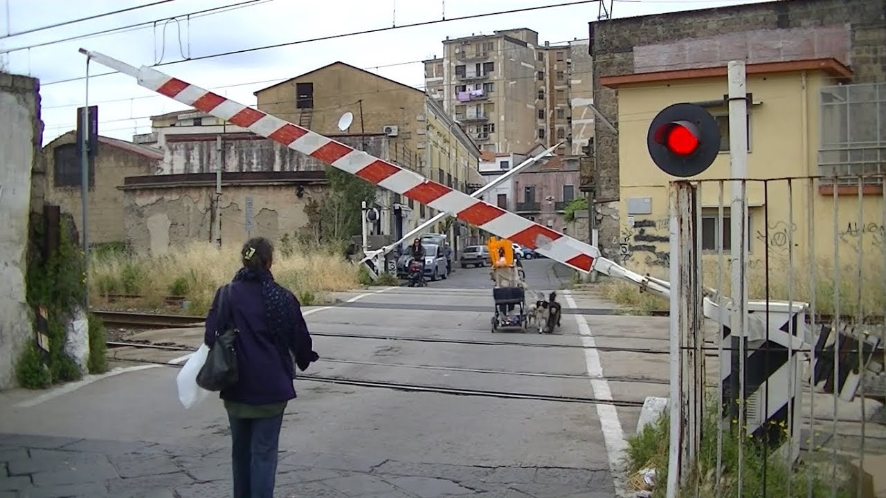 Spoorwegovergang Pagani (I) // Railroad crossing // Passaggio a livello