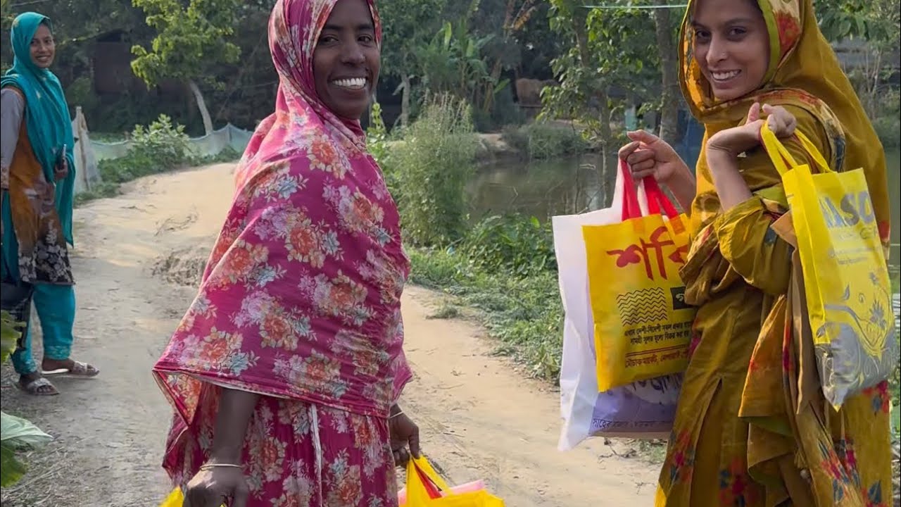 পাড়া-প্রতিবেশীদের কে ঈদের কাপড় দিতে যাচ্ছি