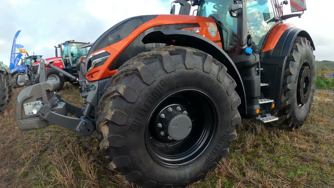 2024 Valtra Q305 Unlimited 7.4 Litre 6-Cyl Diesel Tractor (305 HP) Chandlers at Newbury 2025