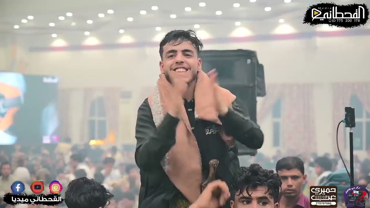 اول ظهور للفنان اصيل ابوبكر بعد عودته من سفره شاهد الهيام والغناء من قلبه غناه في عرس طه الاشول