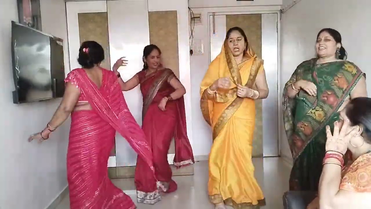 चार सो चऊअन क साड़ी 🤣 जबरदस्त गाना 🤣 धमाकेदार नाच कमेंट करे केसा लगा 