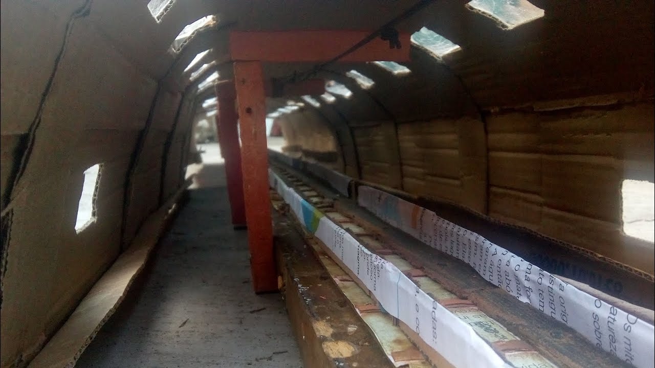 Trem da CPTM Passando no Túnel | Feito de caixinha de pasta de dente e Papelão