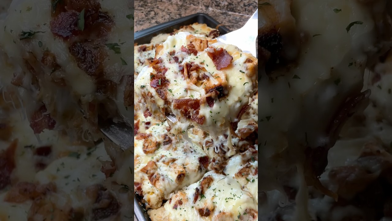 Chicken Bacon Alfredo Pizza on Cheddar Bay Biscuit Crust  🔥🔥🔥. #chicken #bacon #alfredo #pizza