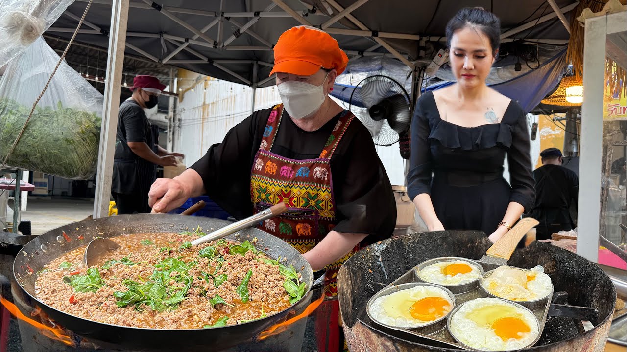 Only $0.70! A Variety of Thai Stir-Fried Meat with Holy Basil Served on Jasmine Rice – Street Food