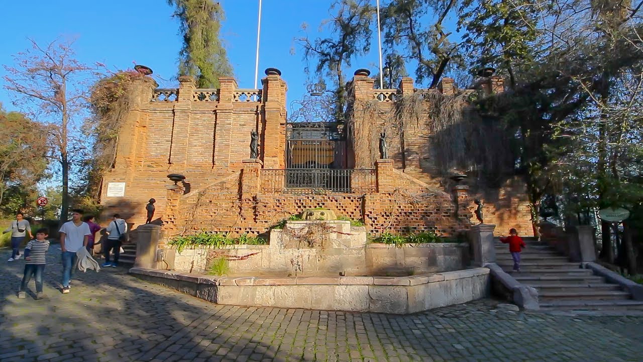 CASTLES IN CHILE?! - Castillo Hidalgo, Santiago