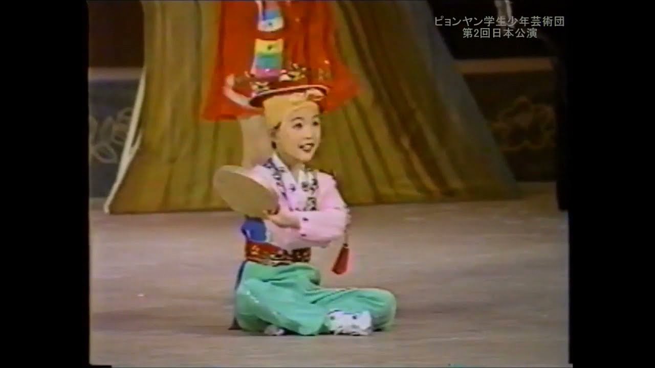 18 무용 «우리 마을에 풍년이 왔어요» / 舞踊「村は豊年」/ Dance “Bumper Harvest in our Village”