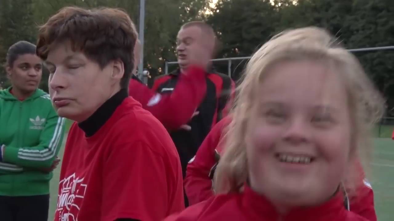 010nu - Korfballen met verstandelijk beperkten