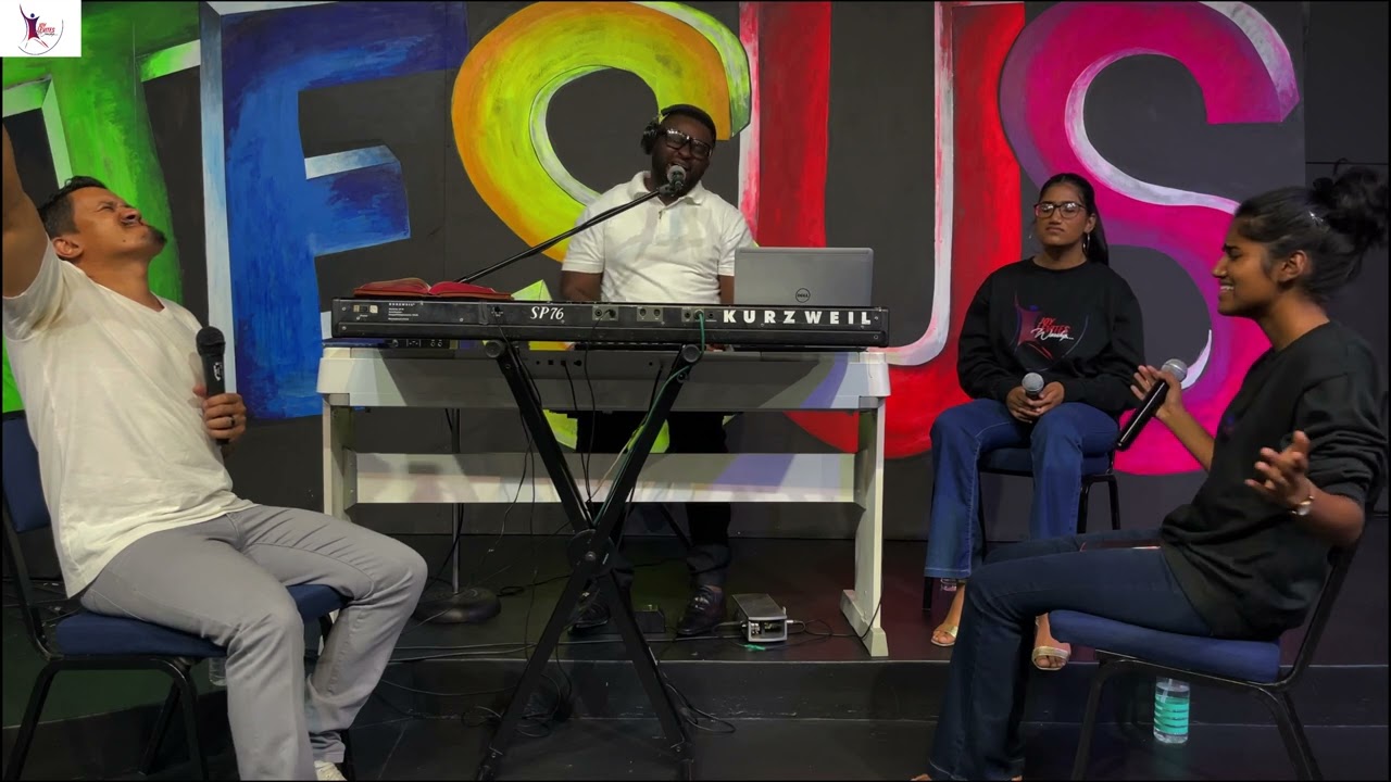 SOAKING IN HIS PRESENCE WITH JOY LEVITES WORSHIP