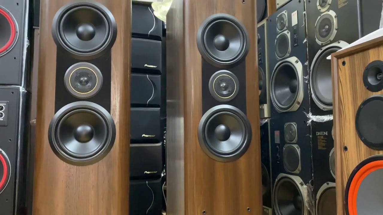 Mấy e ch&acirc;n d&agrave;i đang ở Thắng Audio chờ ae qua cưới:Pioneer 700T ch&acirc;n d&agrave;i 1,2 m&eacute;t, tannoy 308 ch&acirc;n 1m