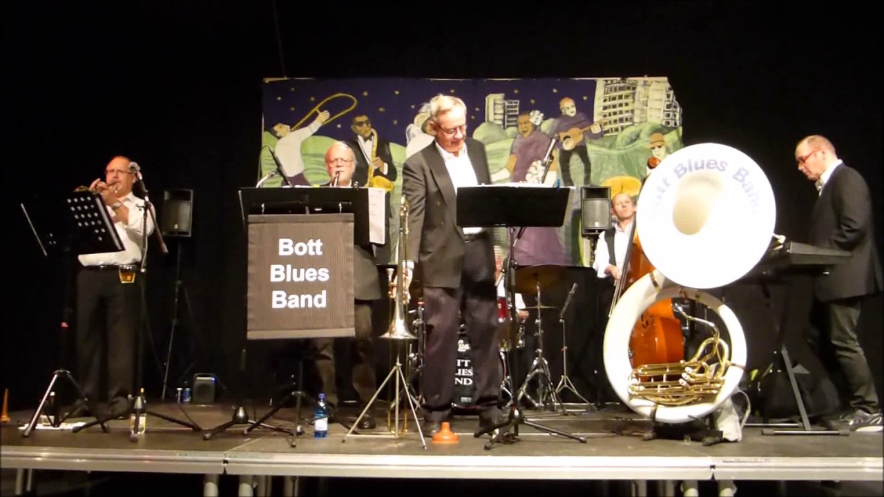 Bottos Jazz Band - Midnight in Moscow