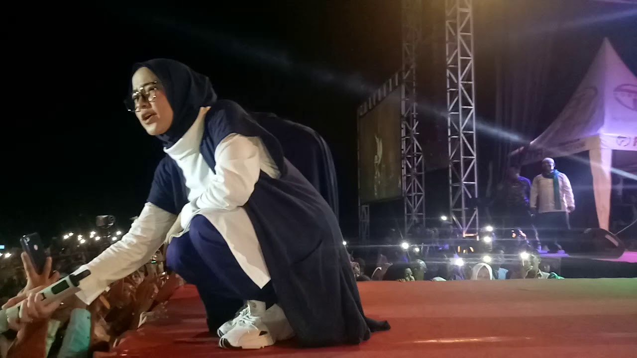 1,4 JT ORANG HADIRI KONSER CINTA NISSA SABYAN DI PANGKALAN BUN KALTENG
