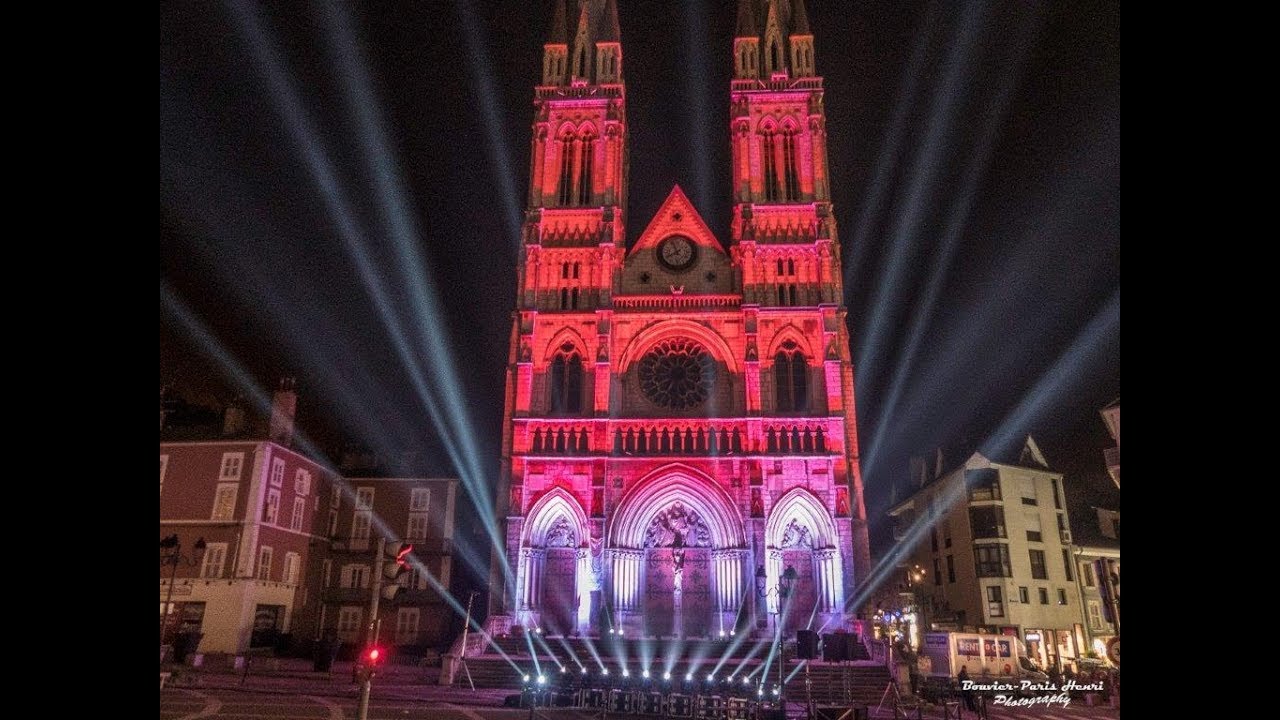 2018 12 15 Voiron son et lumière devant l'église Saint Bruno 2018 12 15
