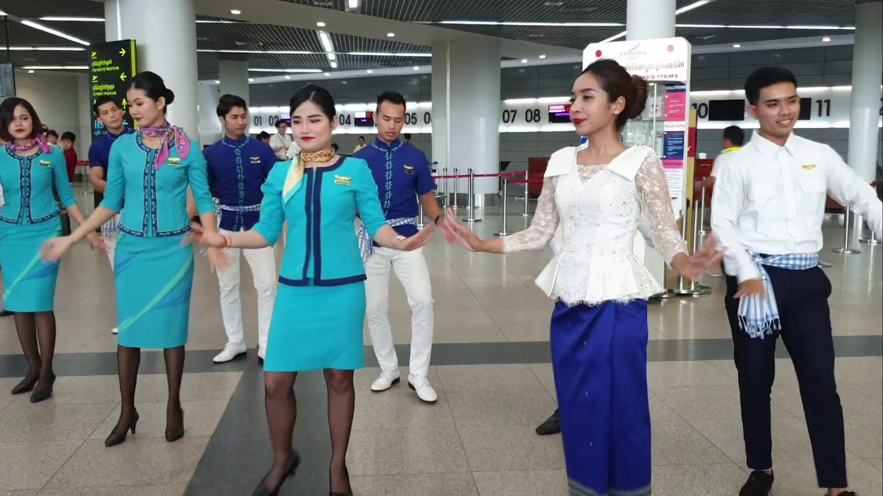 [LIVE @ Phnom Penh International Airport] Lanmei Airline Flash Mob Dance