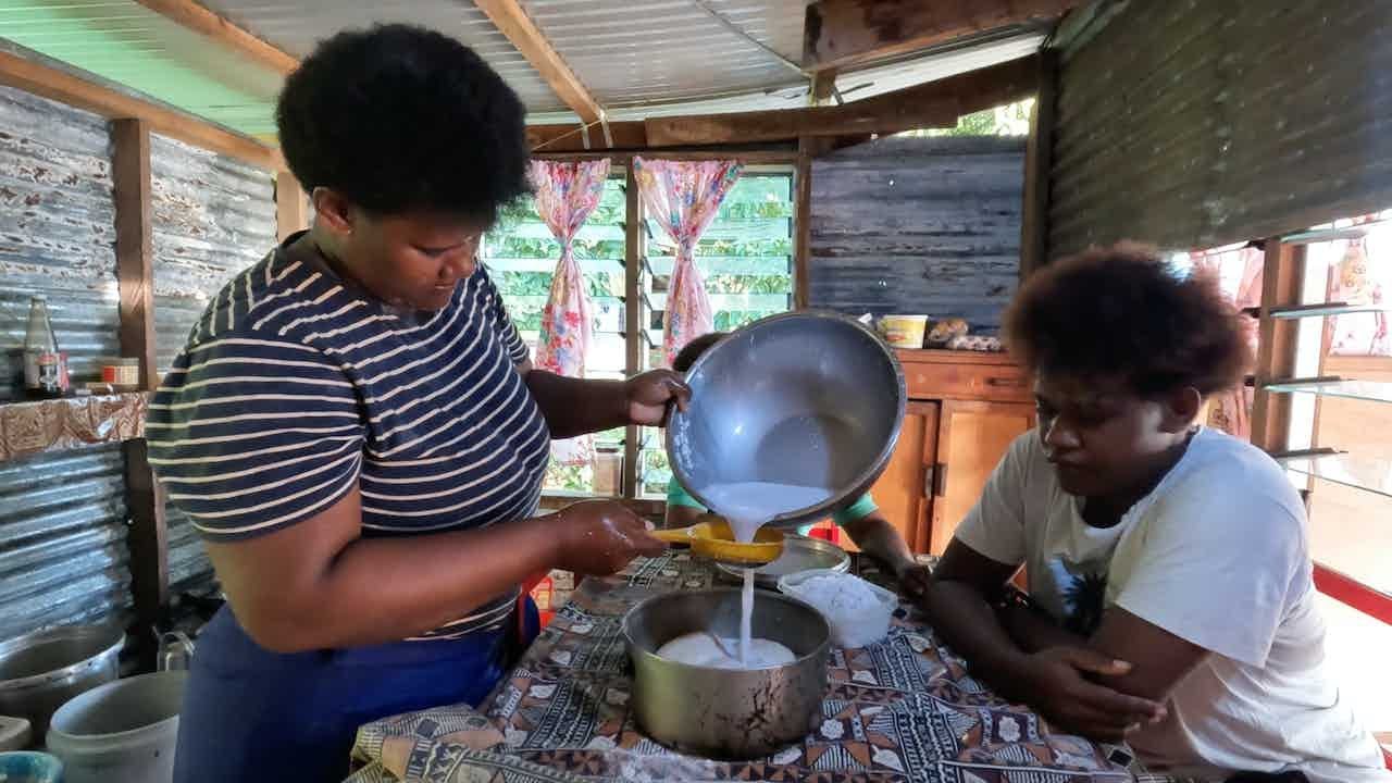 Деревенский завтрак: булочка «Лоло»🥥🇫🇯