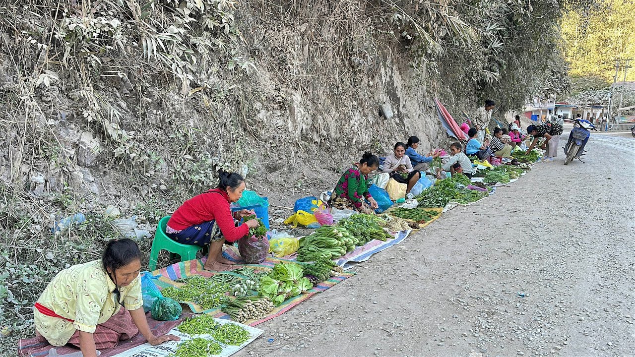 ຕະຫລາດແລງຊຸມຊົນປາກແບງ/ตลาดชุมชนปากแบง/Lao local market in Pakbeng 
