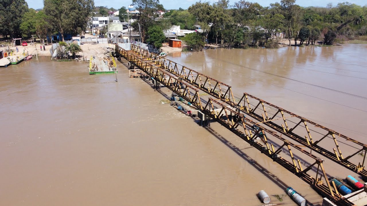 ARAMBARE ATRAVESSAMOS DE LANCHA DA MARINHA DO BRASIL,BALSA SEM FUNCIONAR E SEM PASSARELA