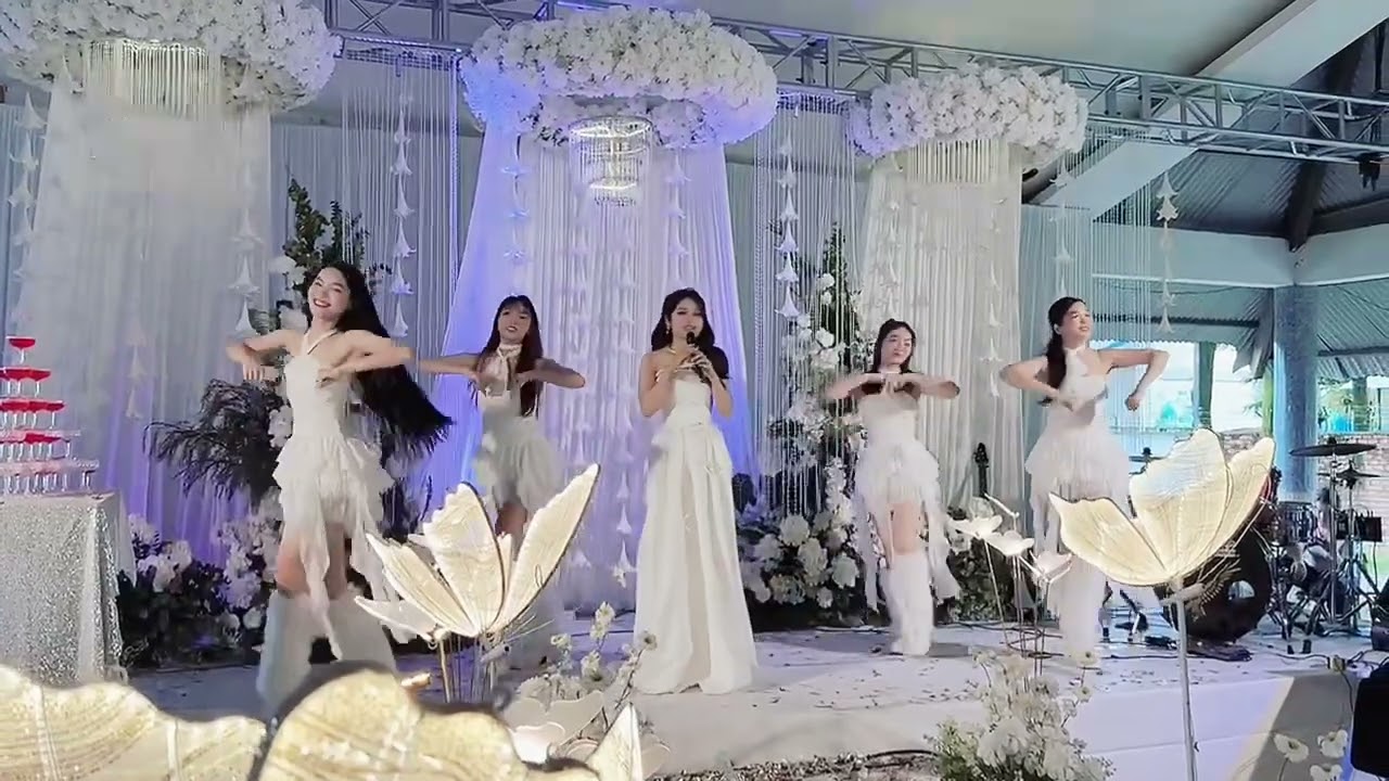 Tự nhiên - cô dâu Như Quỳnh cùng vũ đoàn CNOCT 