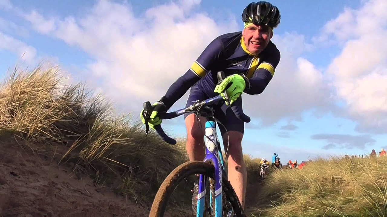 Scottish Cyclocross Championships 2015 W/J/Vet50 Men. Irvine.(highlights)