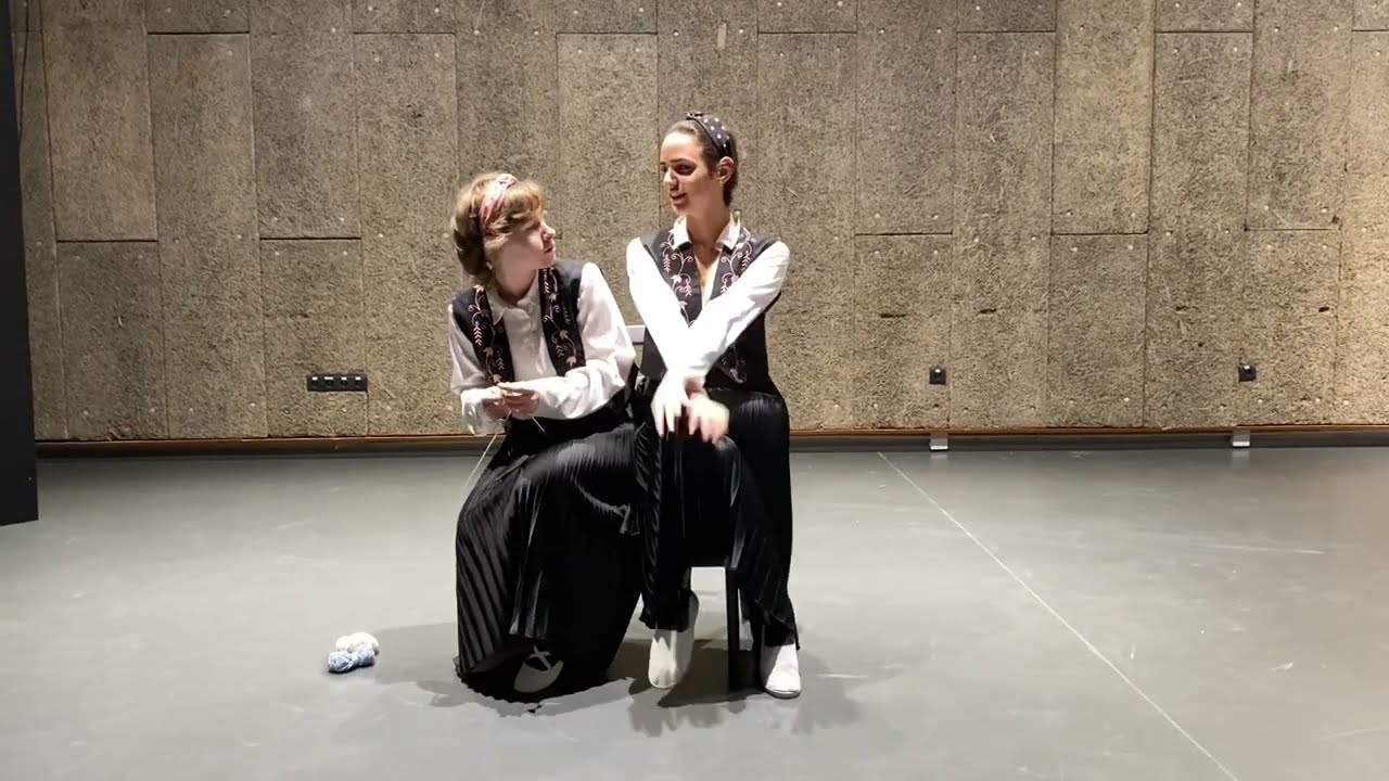 Hesia i Mela | Scena | Monika Sznajder i Joanna Puchała | Studio Teatralne Kadr