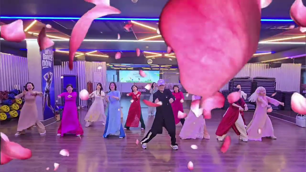 TẾT LUÔN MỈM CƯỜI