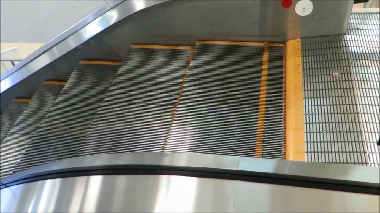 The Slowest Escalator on YouTube @ Aeropuerto Internacional de Tocumen, Panama City, Panama