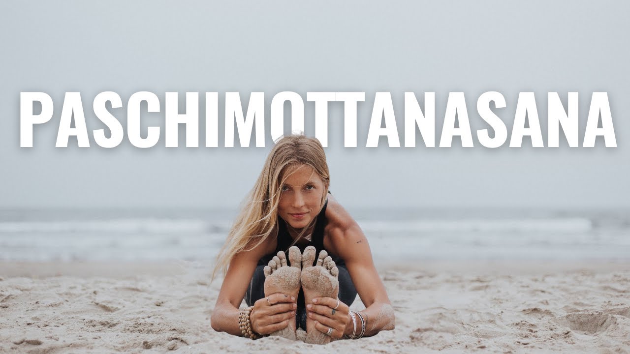 Paschimottanasana o postura de la pinza - Lucía Liencres yoga.