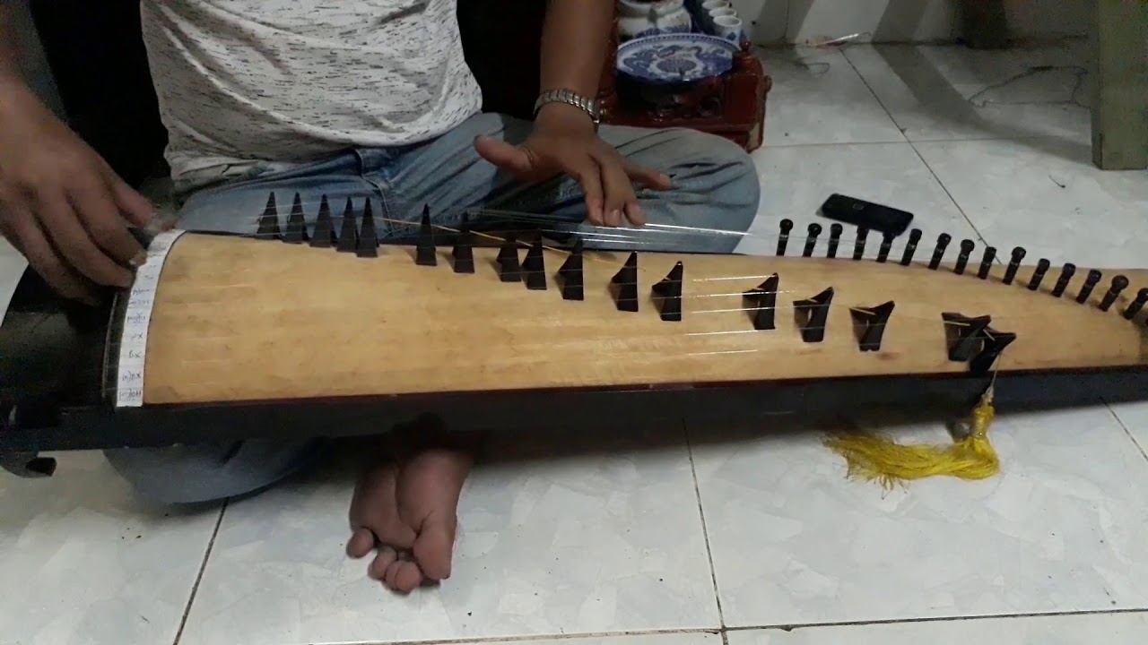 Clip hay: Hướng dẫn đờn Tranh rất dễ hiểu- kỹ thuật kéo cung nhạn- Nhạc sĩ Phú Cường.