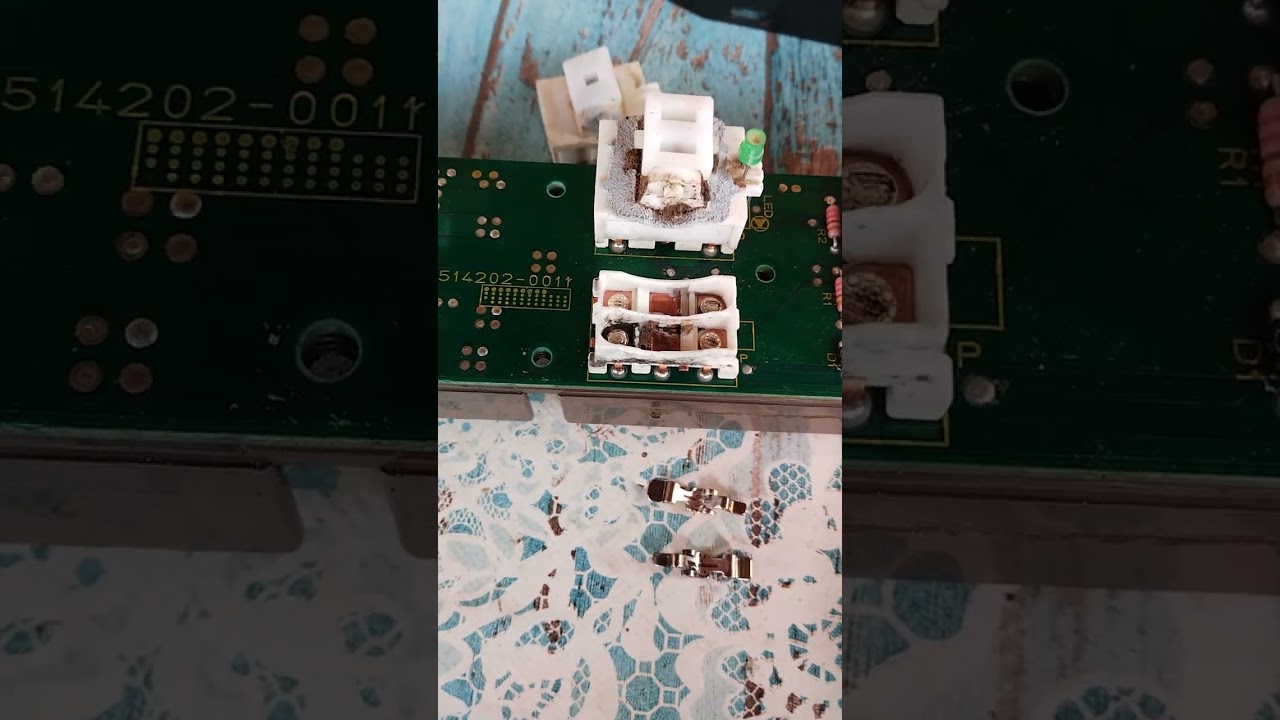 Desmontagem e reparo no comando vidro elétrico TR4.