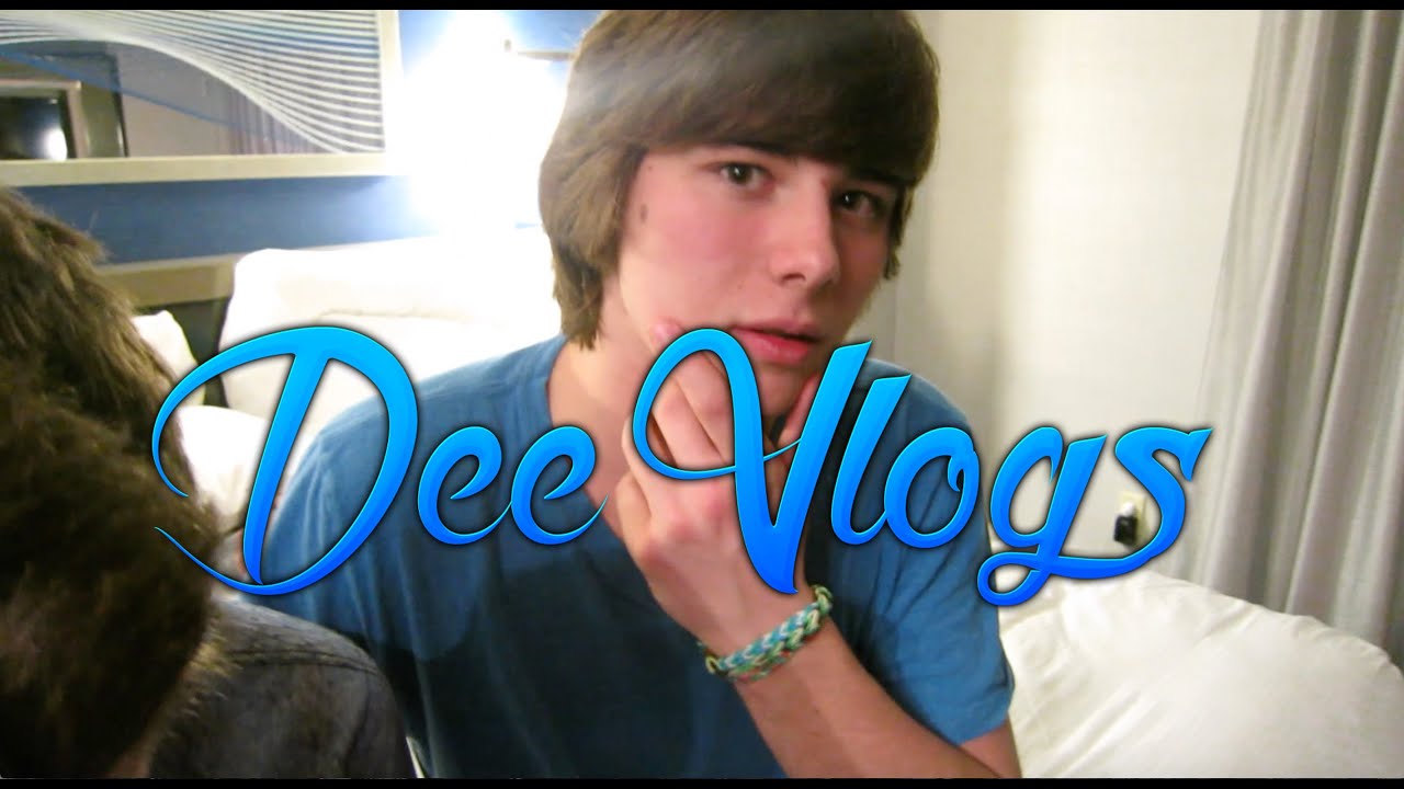 Dee Vlogs! PAX East Day THREE - Cube Panel + SIGNINGS!
