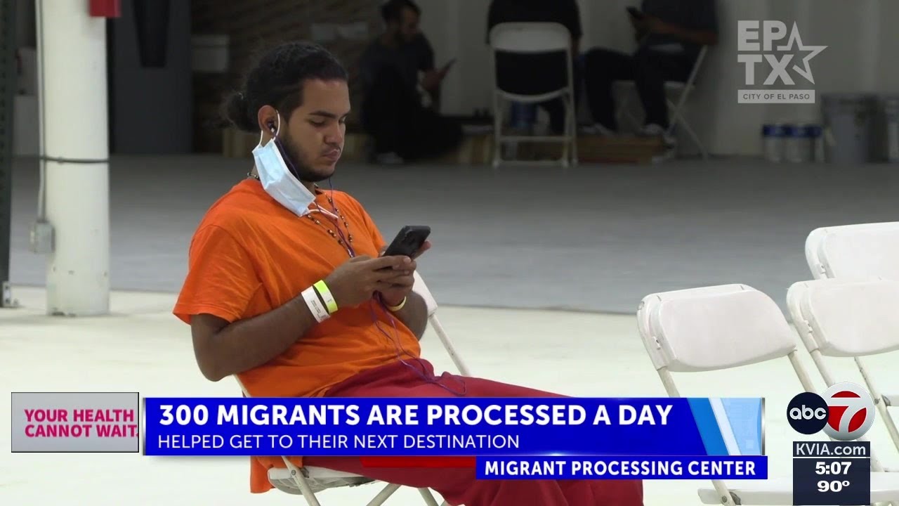 Despite opening of El Paso processing center, migrants still waiting in Downtown streets