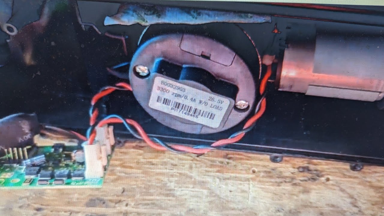 Polaris P825 - Zodiac WR000021 Robotic Pool Cleaner, Motor Housing rebuild Part 1.