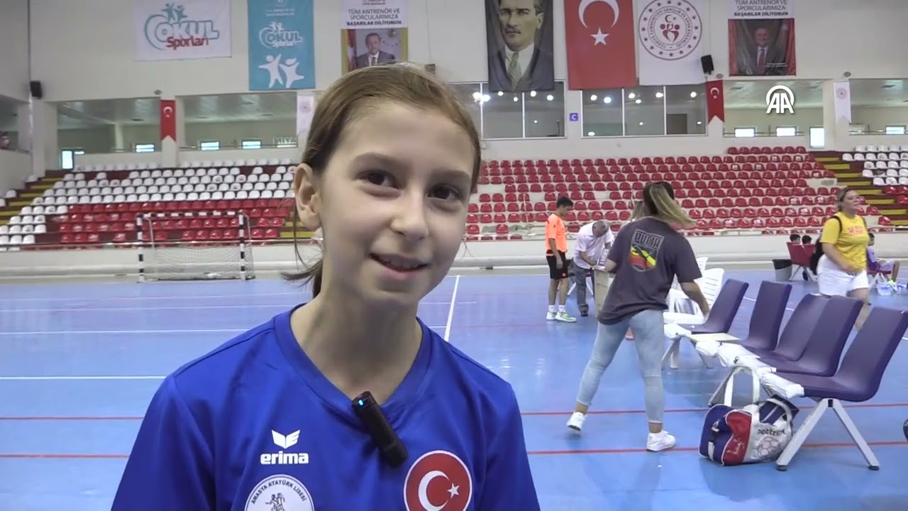 Milli takıma seçilen ablasından etkilendi hentbola başladı