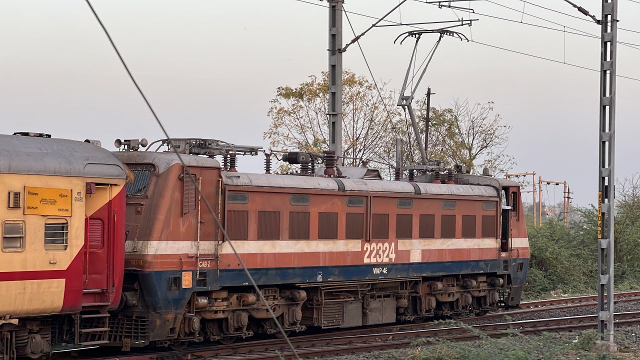 High rise pantograph Wap4 parallel Races with Emd pulled train