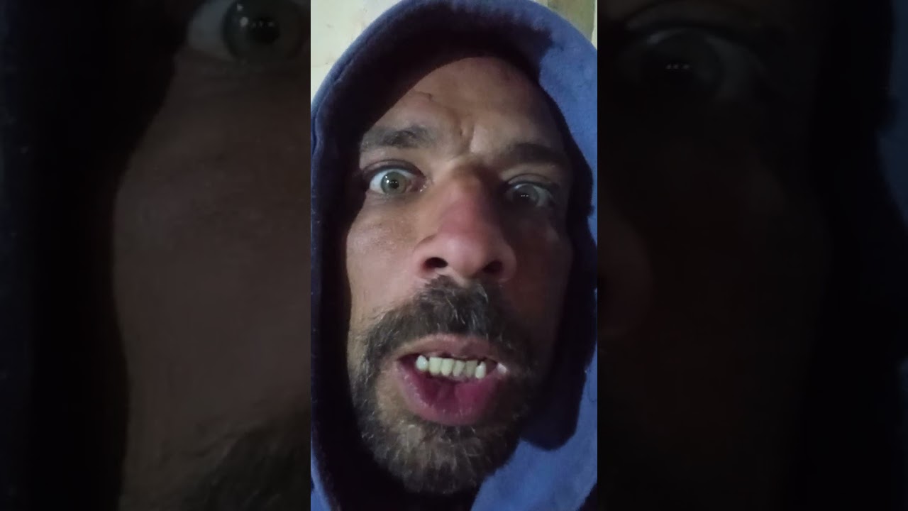 مشي يتكلم معكم لا شيء يقول لكم يستهزئون
