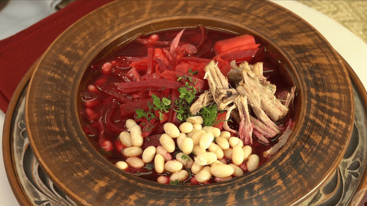 Сытный, яркий, густой, наваристый. БОРЩ С ГОВЯДИНОЙ И ФАСОЛЬЮ, НА ГОВЯЖЬЕМ БУЛЬОНЕ