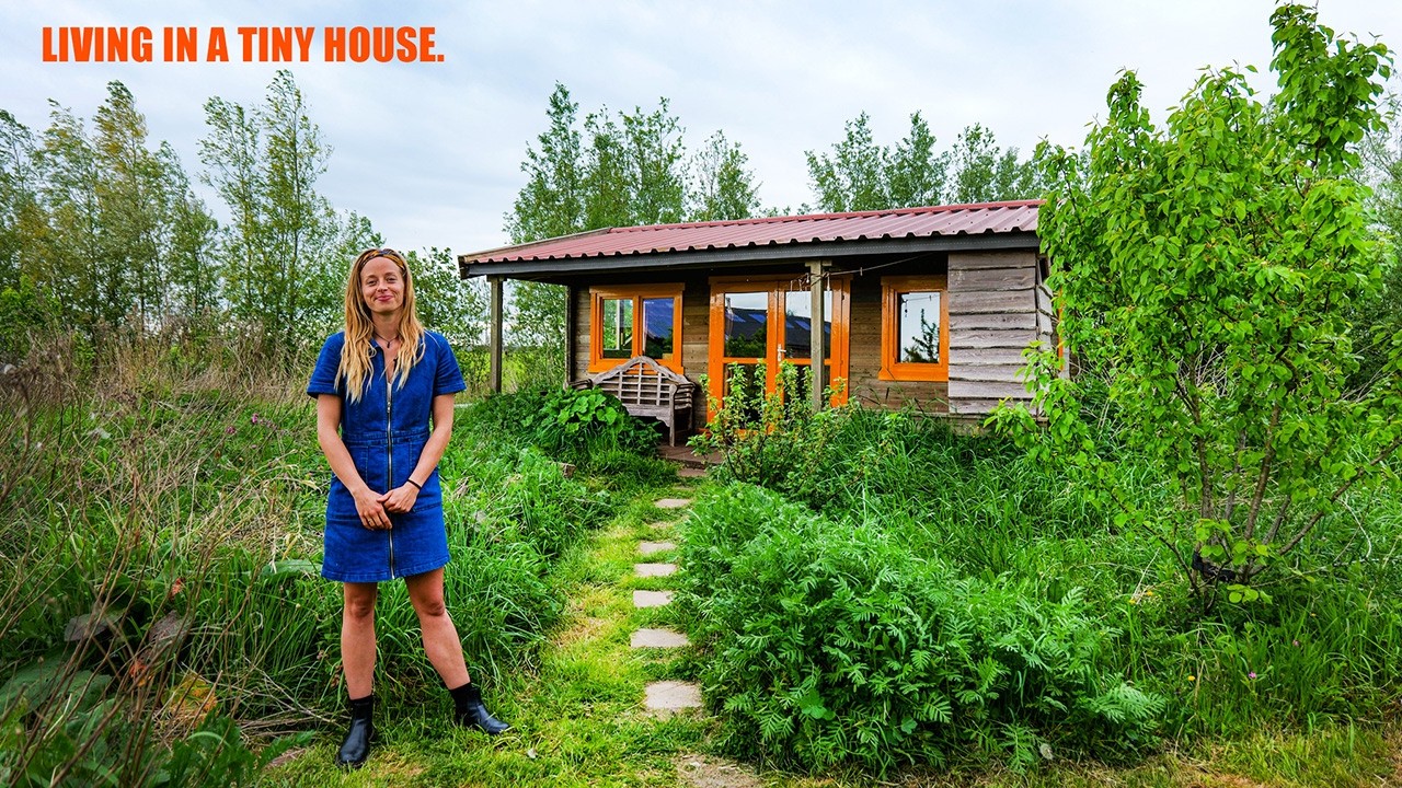 Freedom & Simple Living In A Tiny OFF-GRID Cabin!