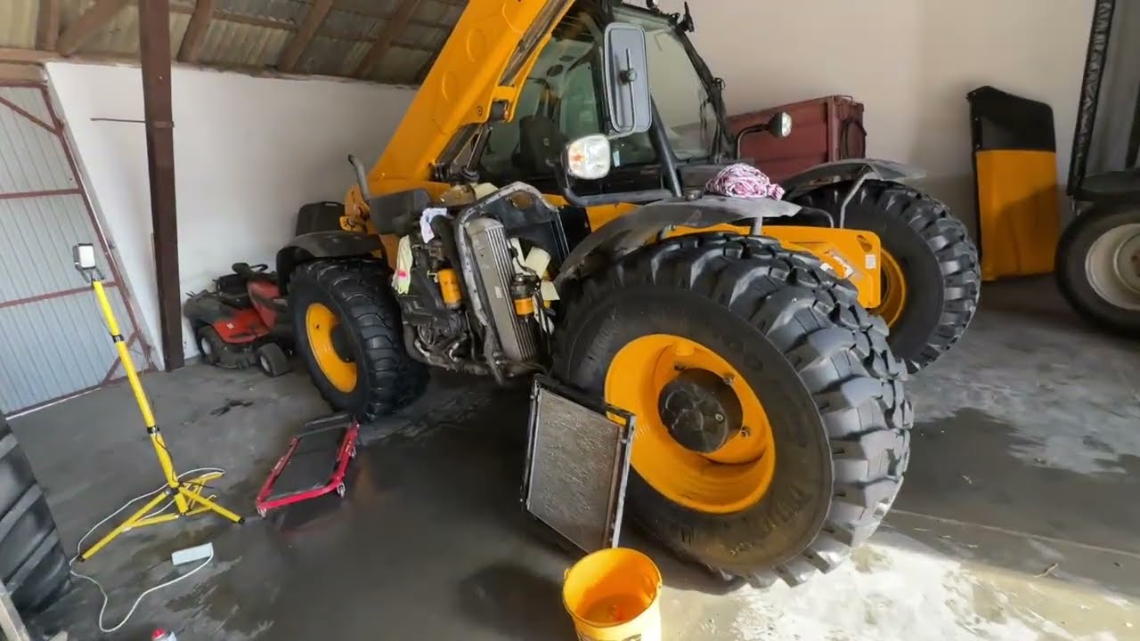 Awaria w JCB. Nie było takiej od lat. Uzbrajam kultywator w nowe części robocze. 