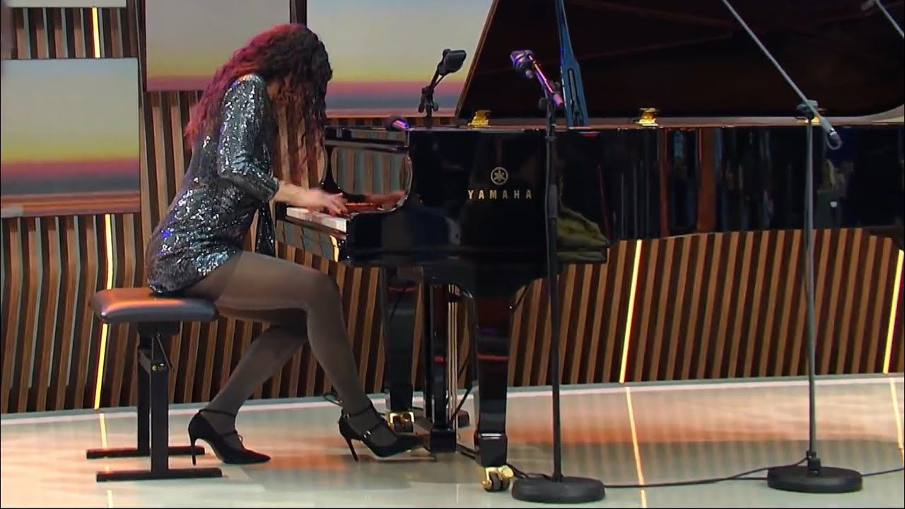 Mikis Theodorakis: “On the Eighteenth of November” and “The Laughing Boy” live on TV - Danae Dörken