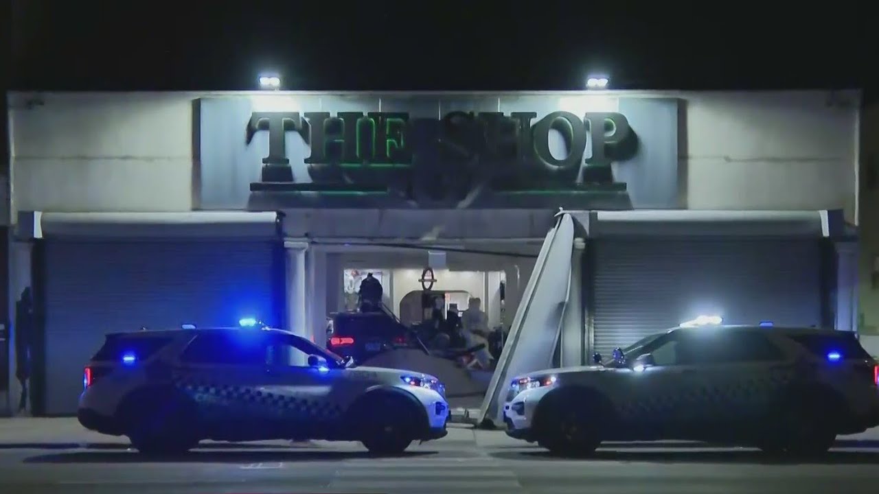 Thieves target clothing store in South Shore crash-and-grab