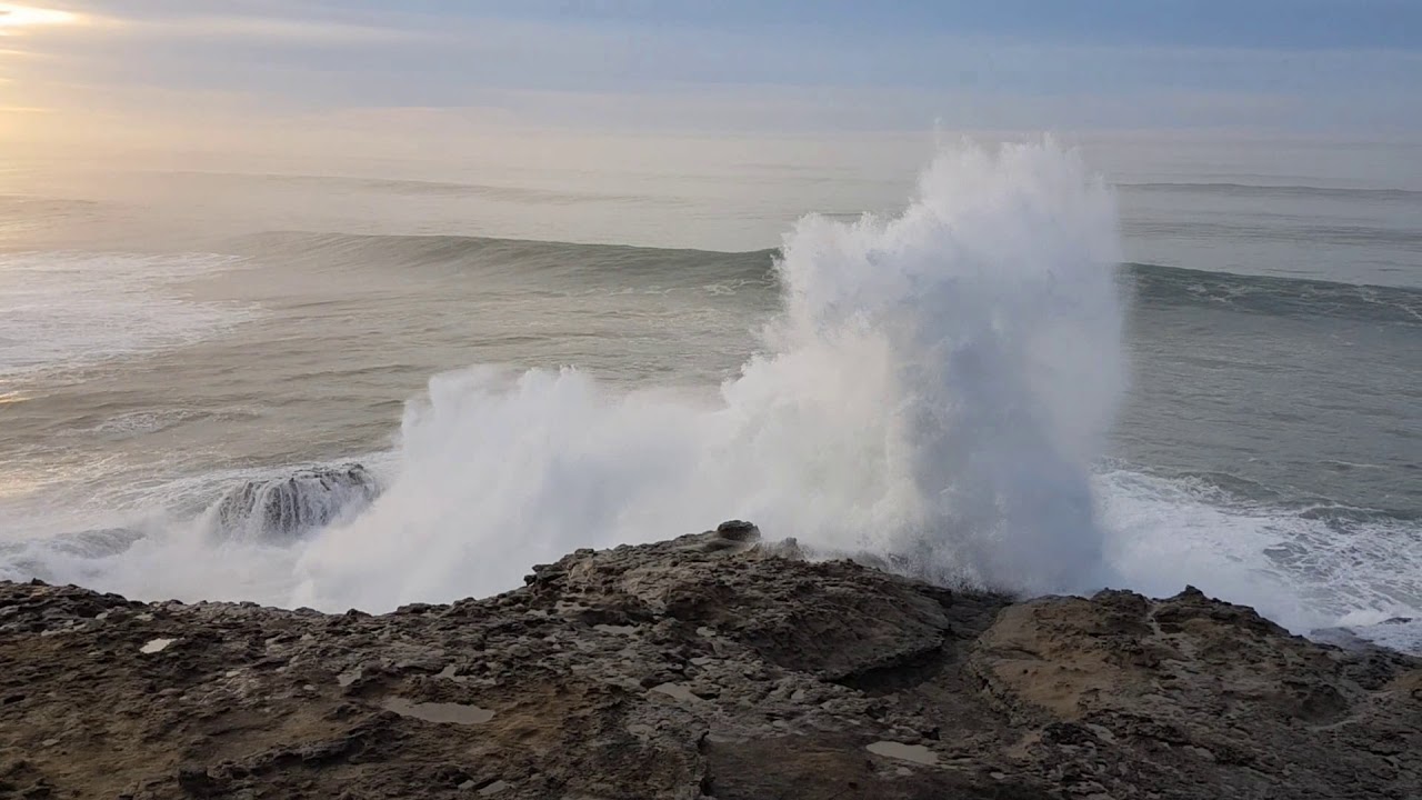 Énorme houle au phare de Biarritz !