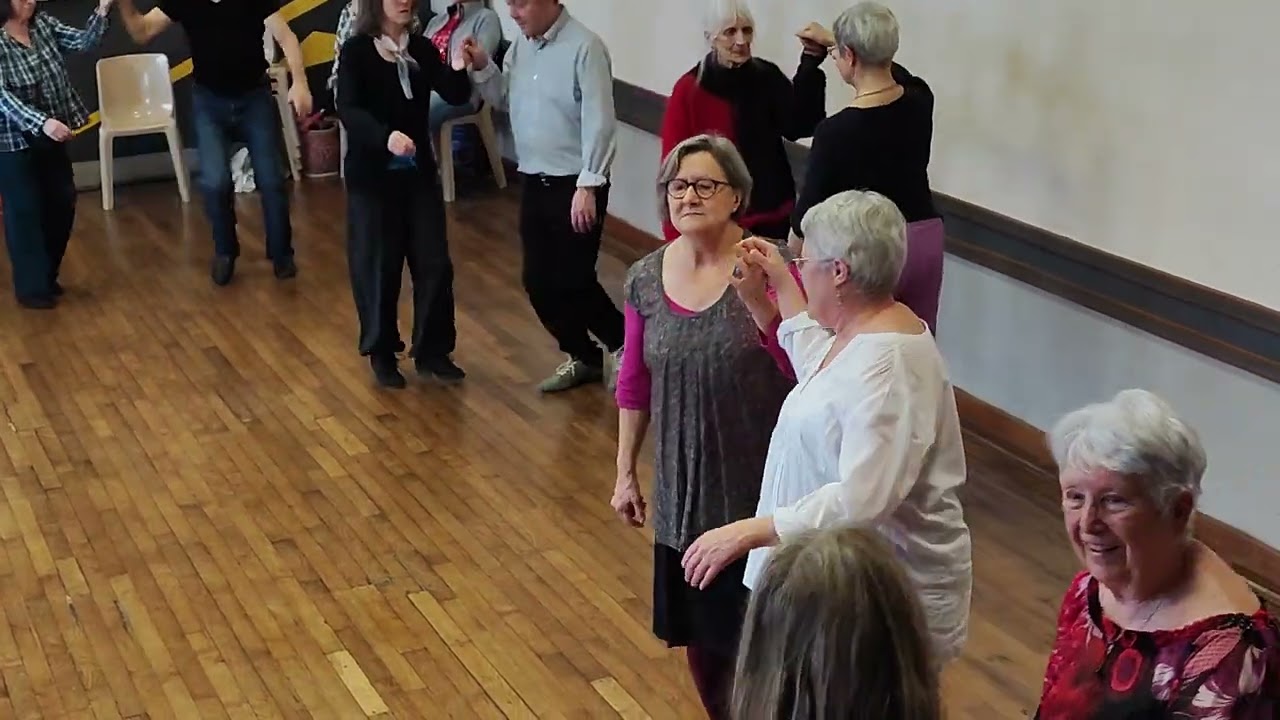 Solange Panis et Muriel Quilleré, en stage Branle d'Ossau avec Philippe Marsac, Baldébo février 2025