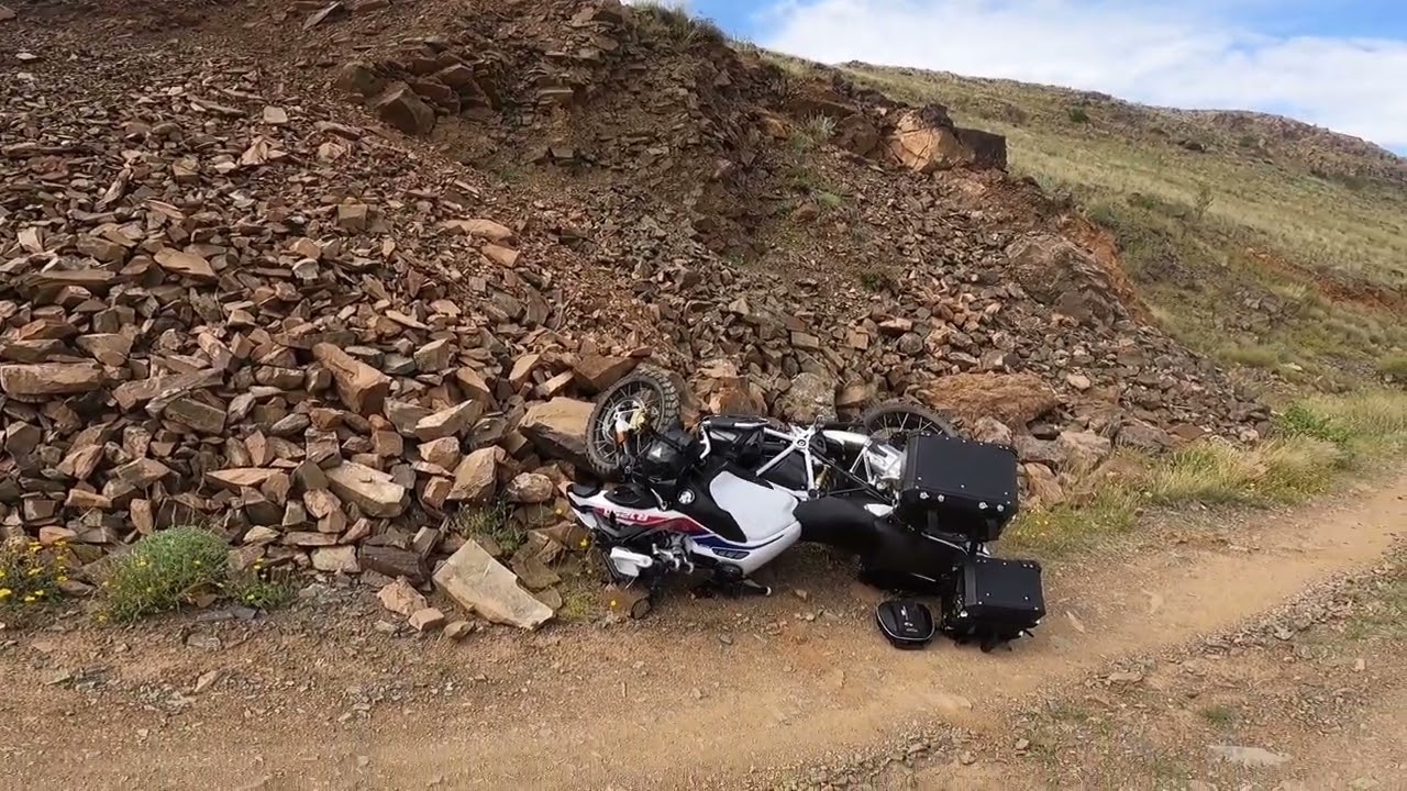 طاح الدباب في عقبة رجم #عقبة_رجم #رجم #رحلة_بالدباب #bmwmotorrad #bmw #1250gs