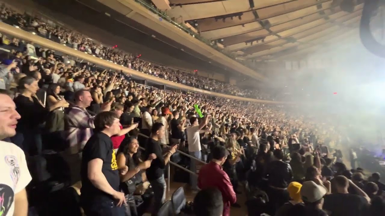 Skrillex/Fred again../Four Tet - Still Here (w/ Porter Robinson)  [MSG, Feb 18 2023, 4K HDR]