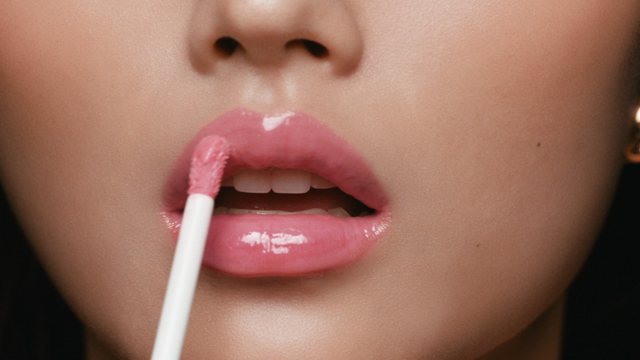 New ROUGE COCO HYDRA GLOSS. Maximalist elegance.