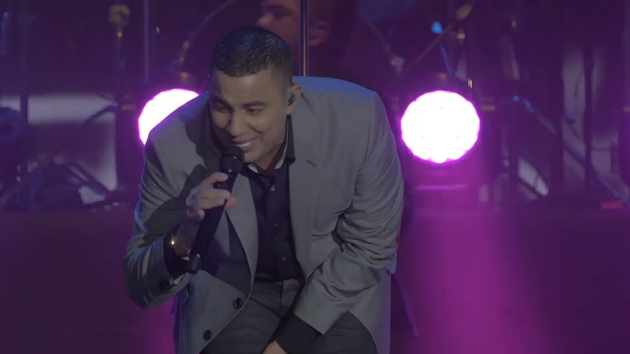 Concierto en vivo de Felipe Pel&aacute;ez en Medell&iacute;n