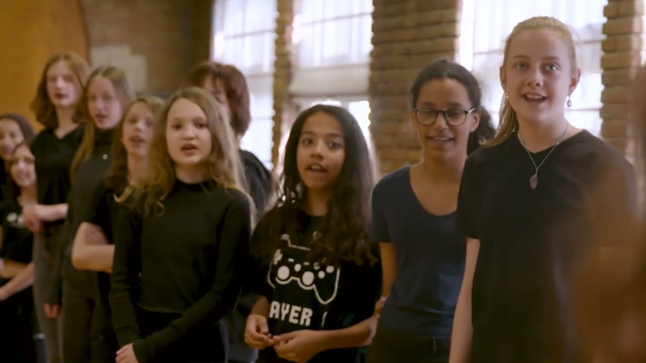 MT010 item Lekker In Je Vel RTL4 S04E09 28 mei 2022